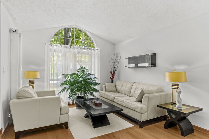 Property Photo: 1108 Oak Ridge Drive IL 60107