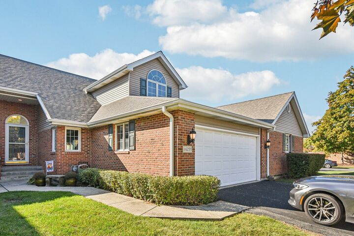 Property Photo: 14255 Wedgewood Glens Drive IL 60462
