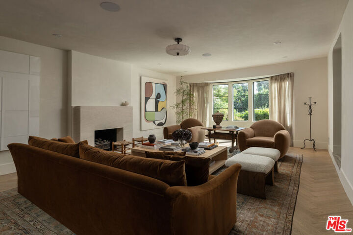 Property Photo: 1364 Londonderry Place CA 90069