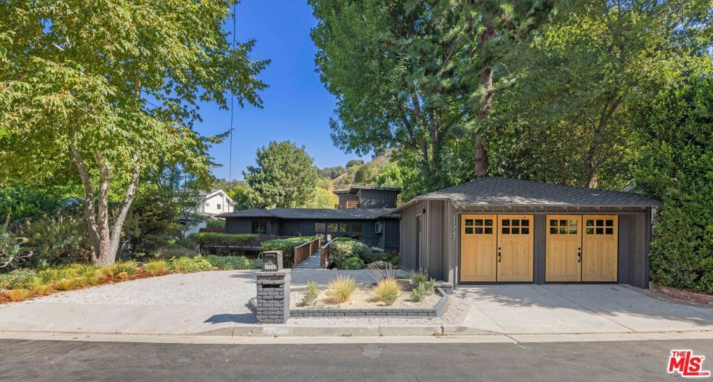 Property Photo:  11747 Canton Place  CA 91604 