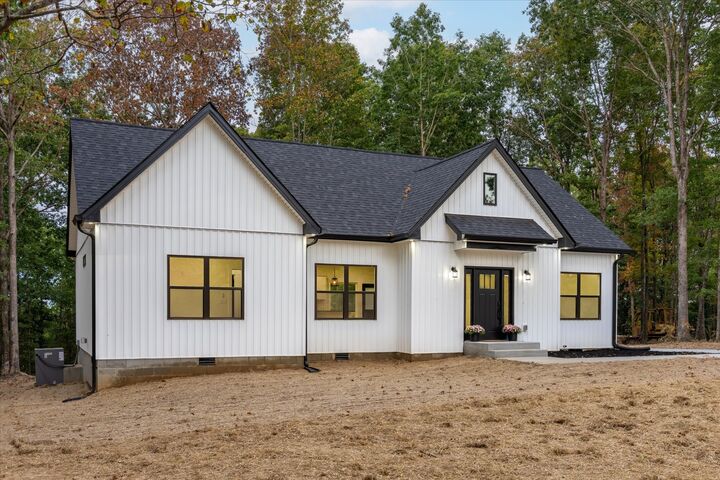 Property Photo: 338 Jim Lyle Road TN 37050