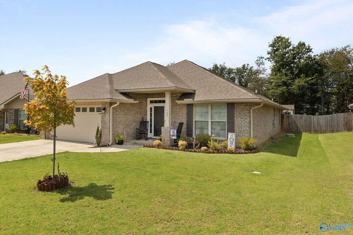 Property Photo: 125 Bingham Way AL 35761