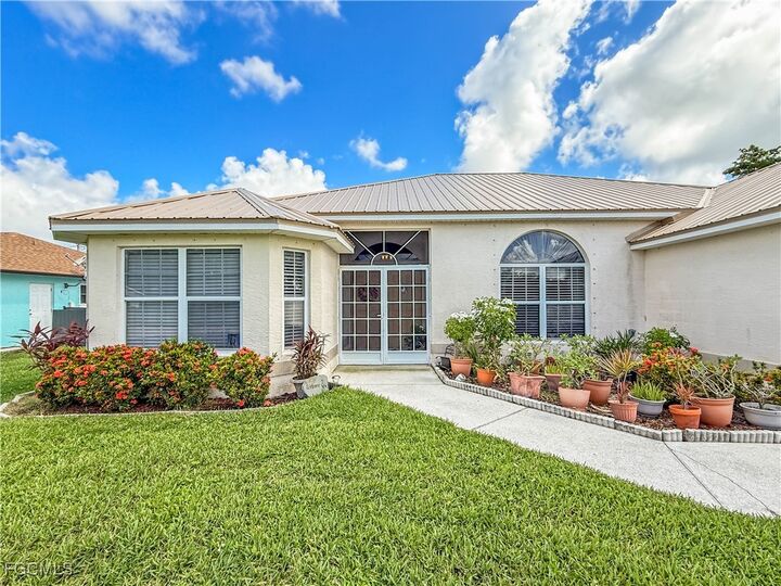 Property Photo: 1507 SE 25th Terrace FL 33904