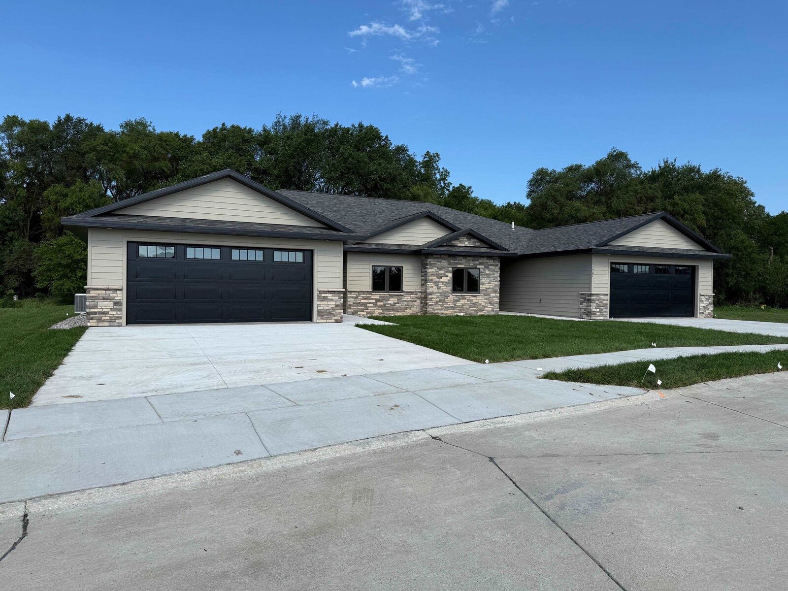 Property Photo:  1509 Regency Circle North  NE 68701 