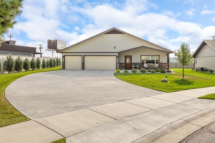 42 Clubhouse Way  Stevensville MT 59870 photo