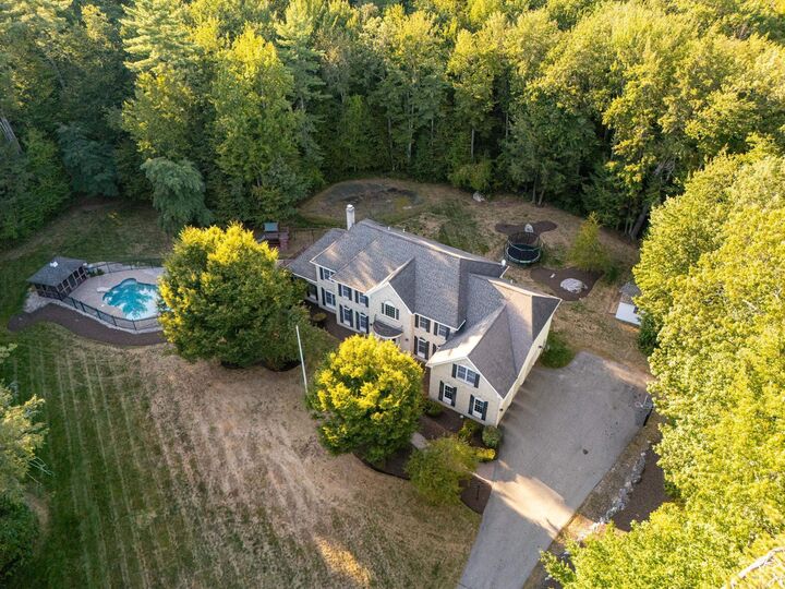 Property Photo: 9 Dorothys Way NH 03110