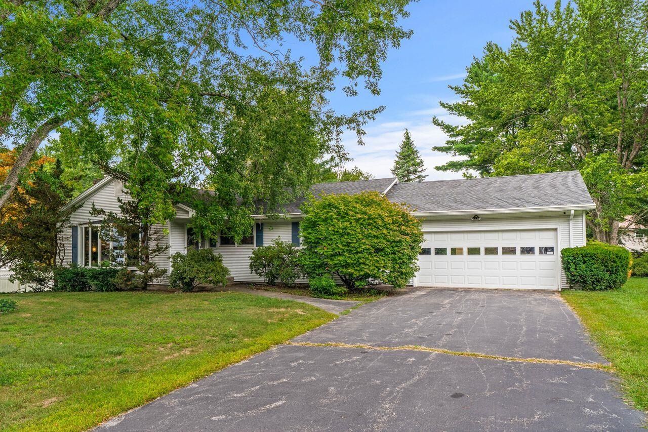 Property Photo: 9 Tomolonis Drive NH 03062