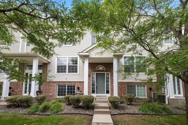 907 Ledgestone Drive  Mahtomedi MN 55115 photo