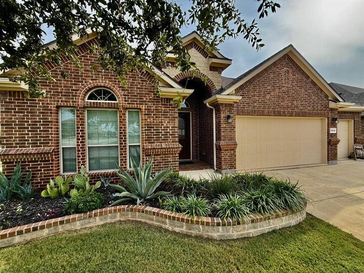 Property Photo: 8916 Copper Crossing Drive TX 76131