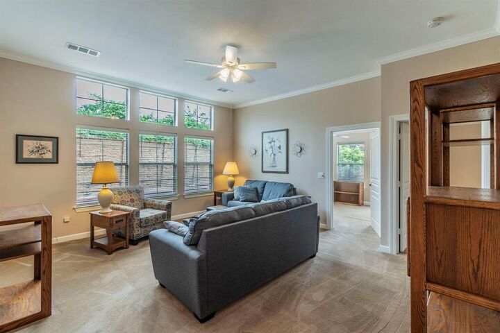 Photo de la propriété:  804 Beechcraft Avenue  TX 75051 