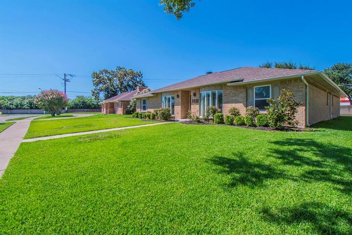 Property Photo: 1412 Huntington Drive TX 75080