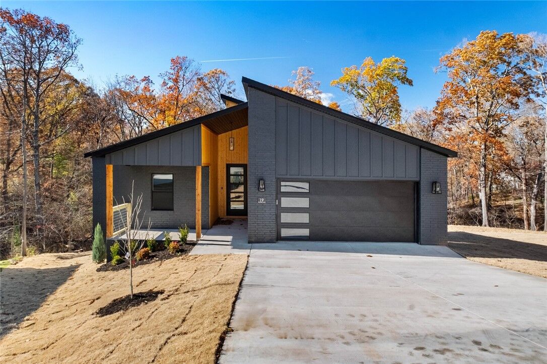 Property Photo:  19 Dumfries Lane  AR 72715 