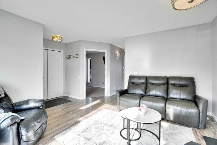 Property Photo:  8 Woodside Circle NW  AB T4B 2H8 