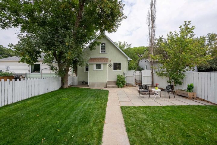 Property Photo:  742 12C Street N  AB T1H 2N7 