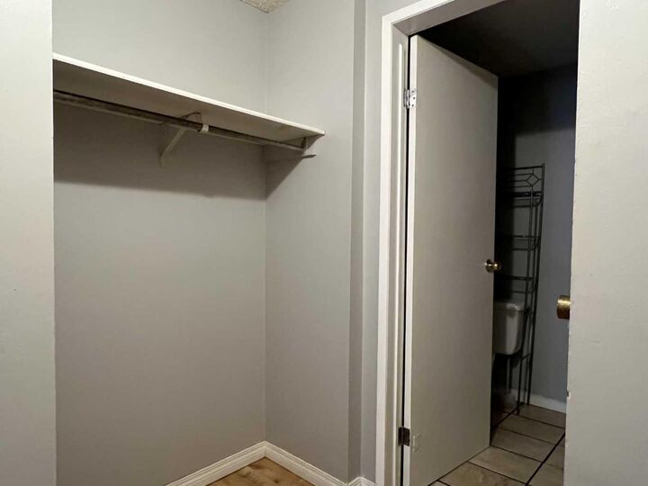 Property Photo:  506 41 Street #2  AB T7E 1A9 