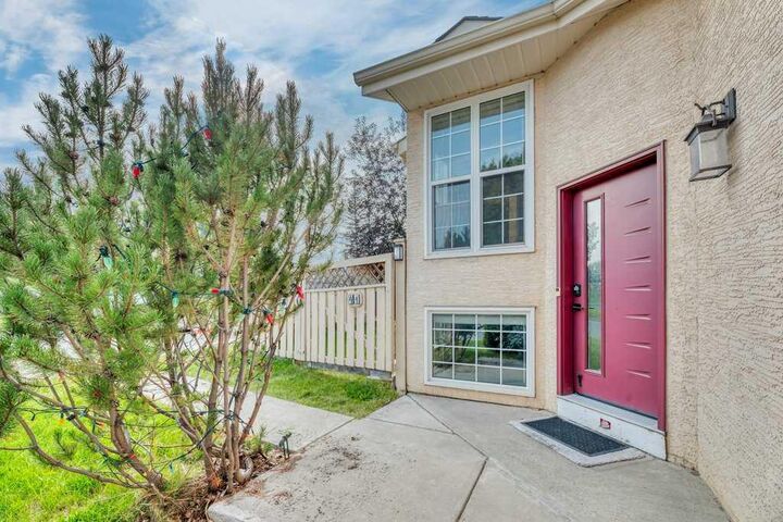 Photo de la propriété:  41 Millbank Bay SW  AB T2Y 2Z1 