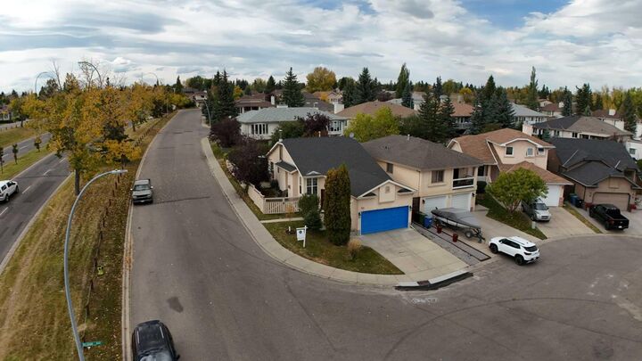 Property Photo: 41 Millbank Bay SW AB T2Y 2Z1