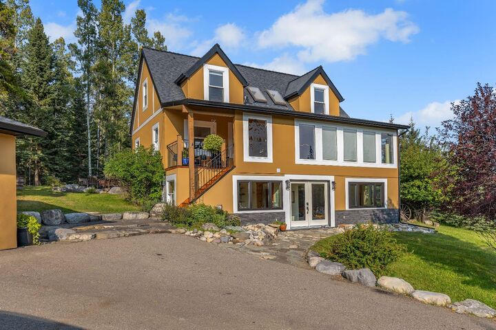 Property Photo: 3 Ghost Country Place AB T4C 1B5