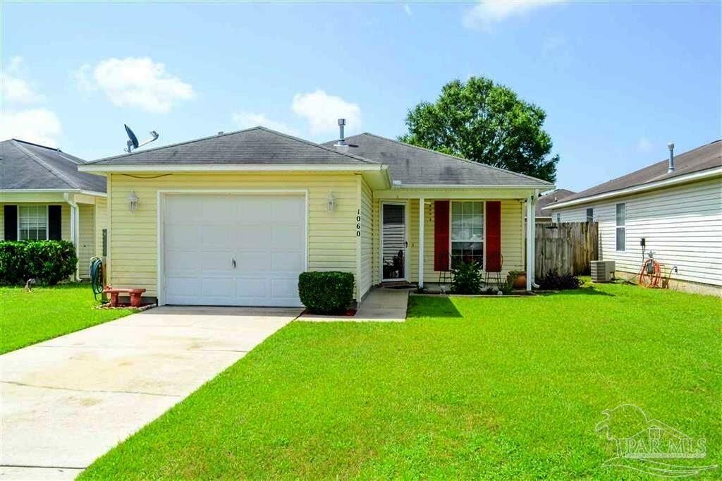 Property Photo: 1060 Antigua Cir FL 32506