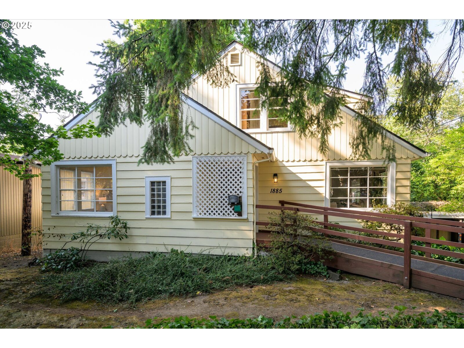 Property Photo: 1885 W 24th Ave OR 97405