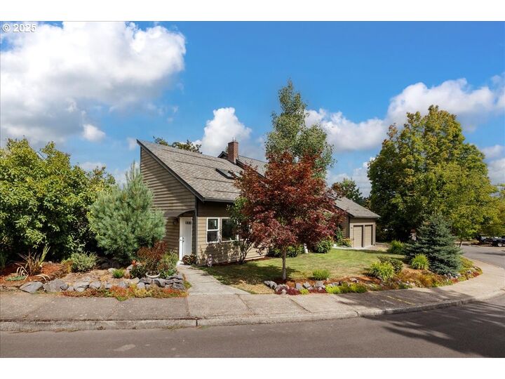 Property Photo:  4905 NW Kahneeta Ct  OR 97229 