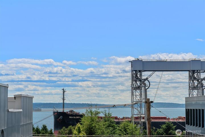 617 W Mercer Place 202  Seattle WA 98119 photo