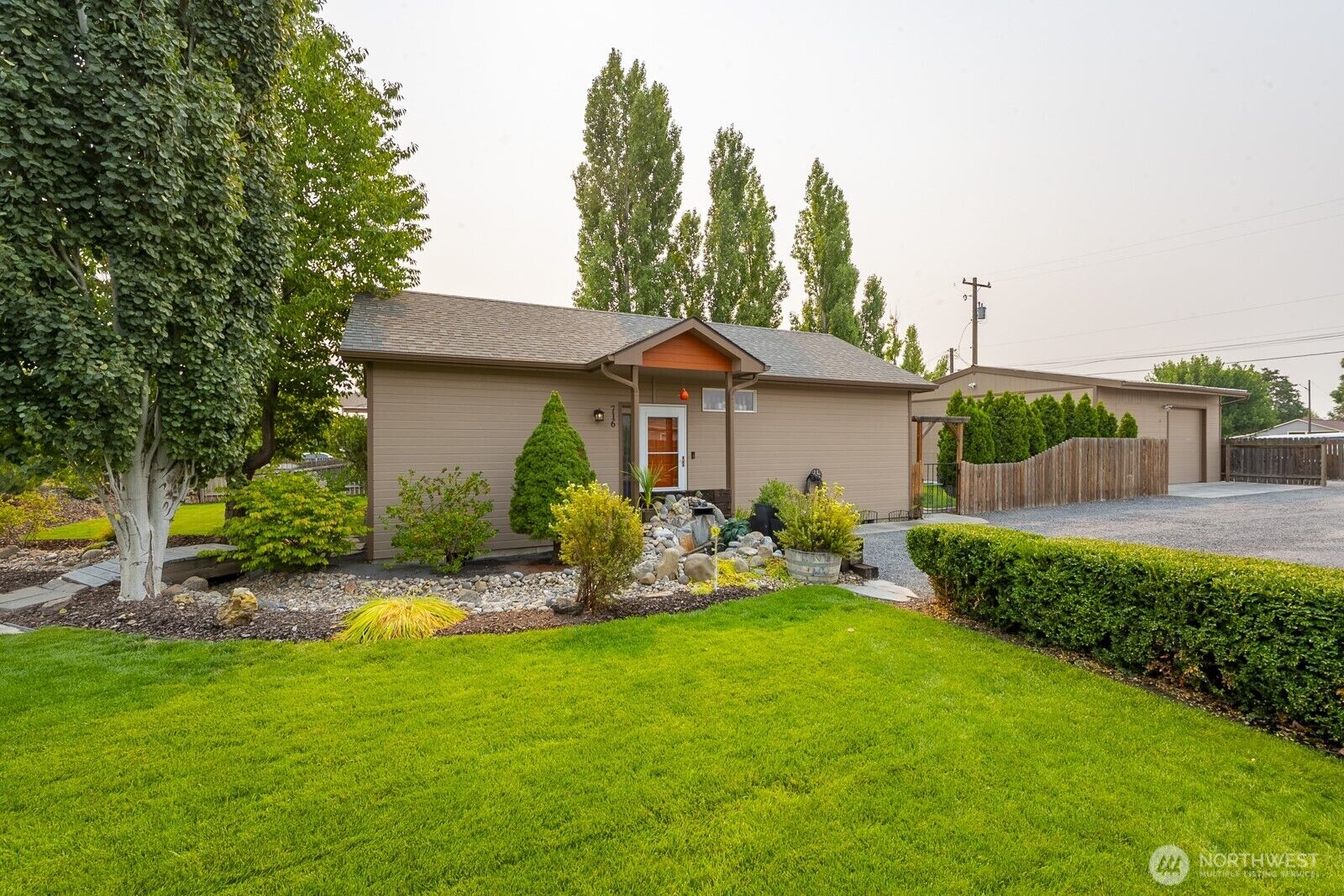 Property Photo: 716 S Wanapum Drive WA 98837