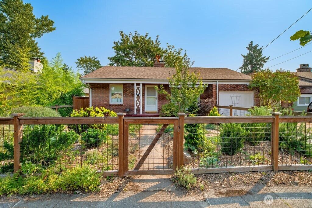Property Photo: 5114 46th Avenue S WA 98118