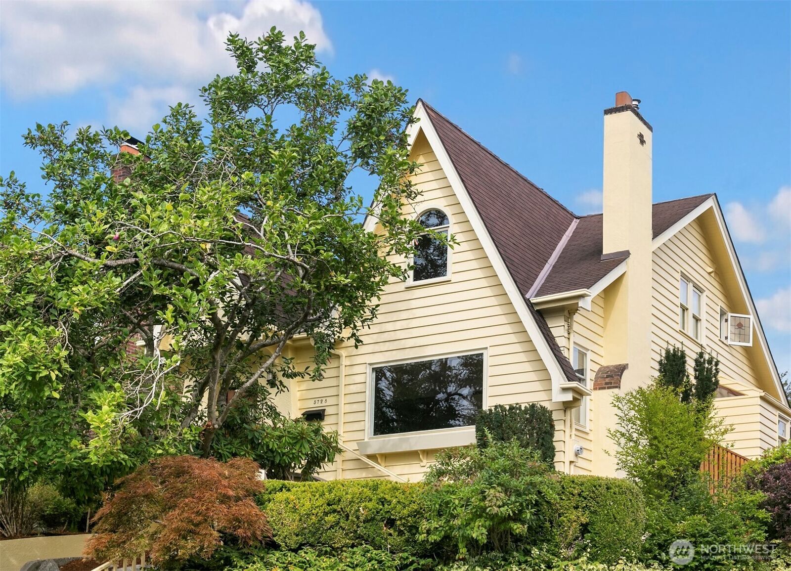 Property Photo:  5728  29th Avenue NE  WA 98105 