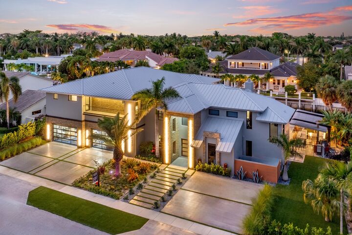 Property Photo:  839 NE Bay Isle Drive  FL 33487 