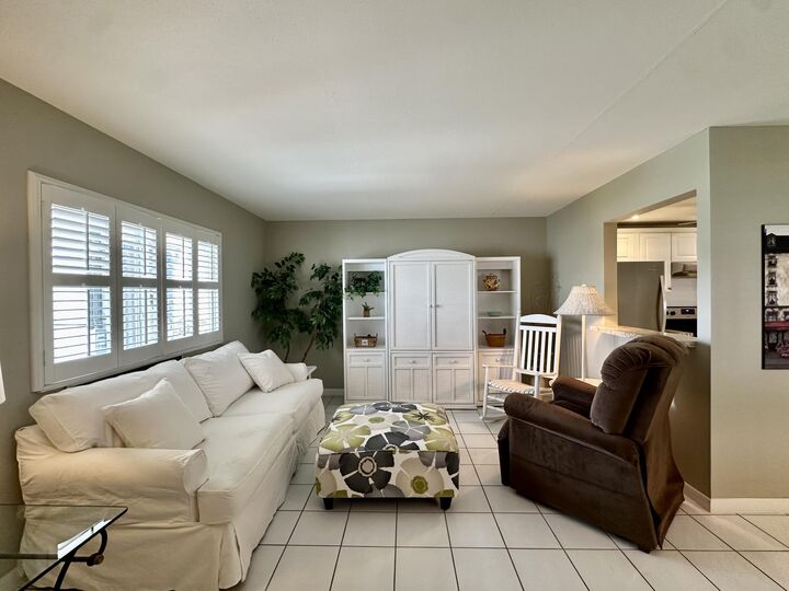 Property Photo: 350 Saxony H FL 33446
