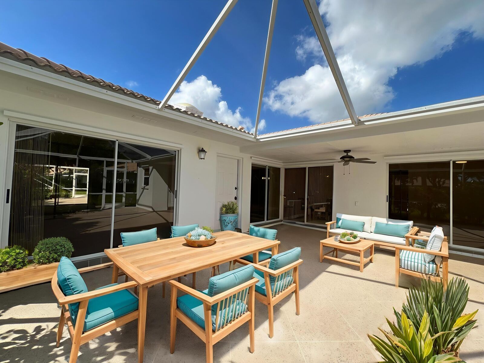 Property Photo: 6002 Red Oak Court FL 33410