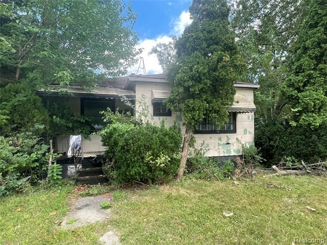 Property Photo:  19300 Binder Street  MI 48234 