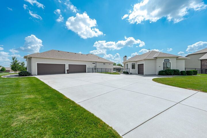 Property Photo:  2901 W Crystal Beach St  KS 67204 