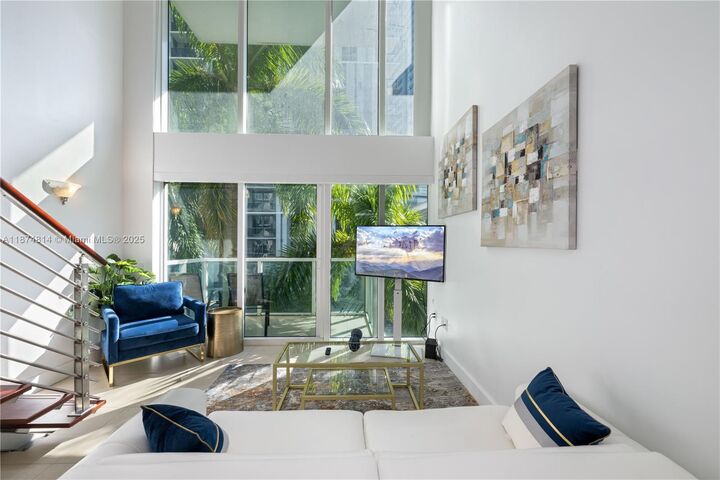 41 SE 5th St 312  Miami FL 33131 photo