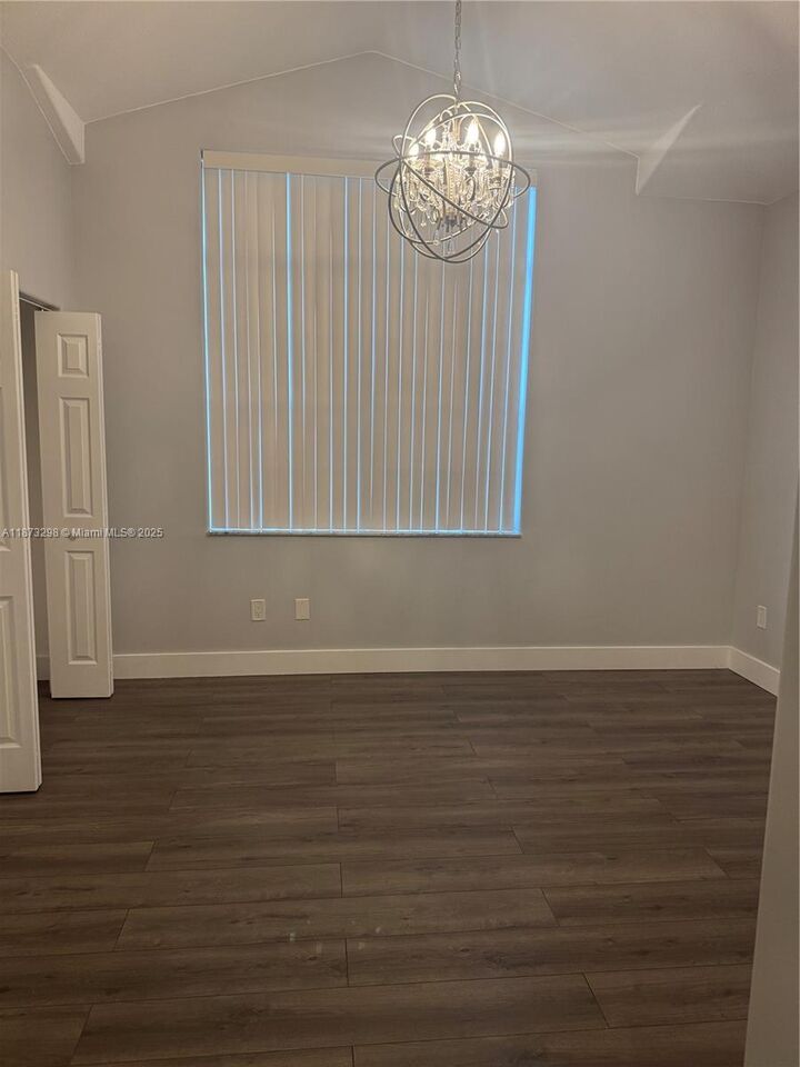 Property Photo: 1400 W Lacosta Dr W FL 33027