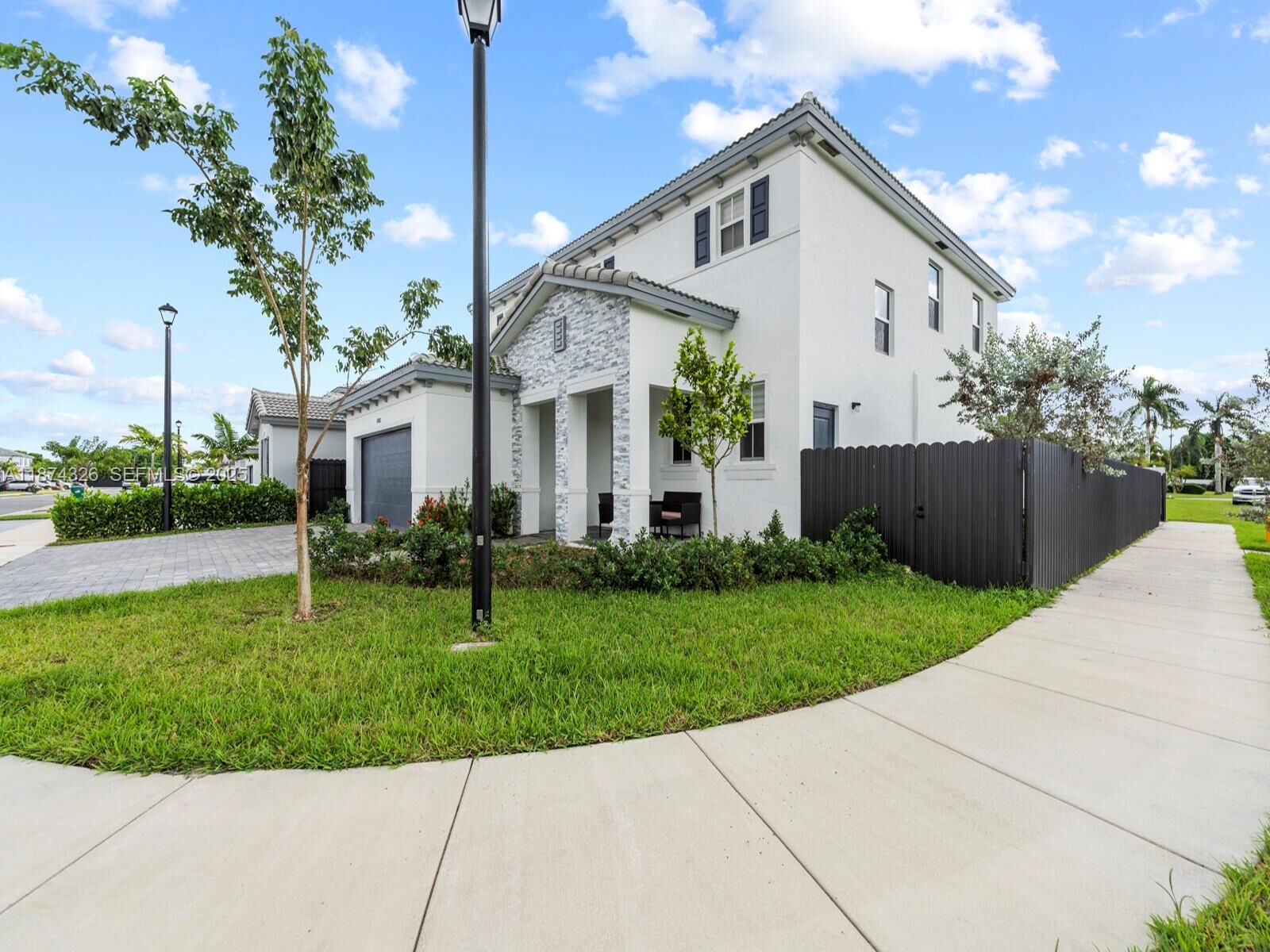 Property Photo: 14888 SW 163rd Ter FL 33187