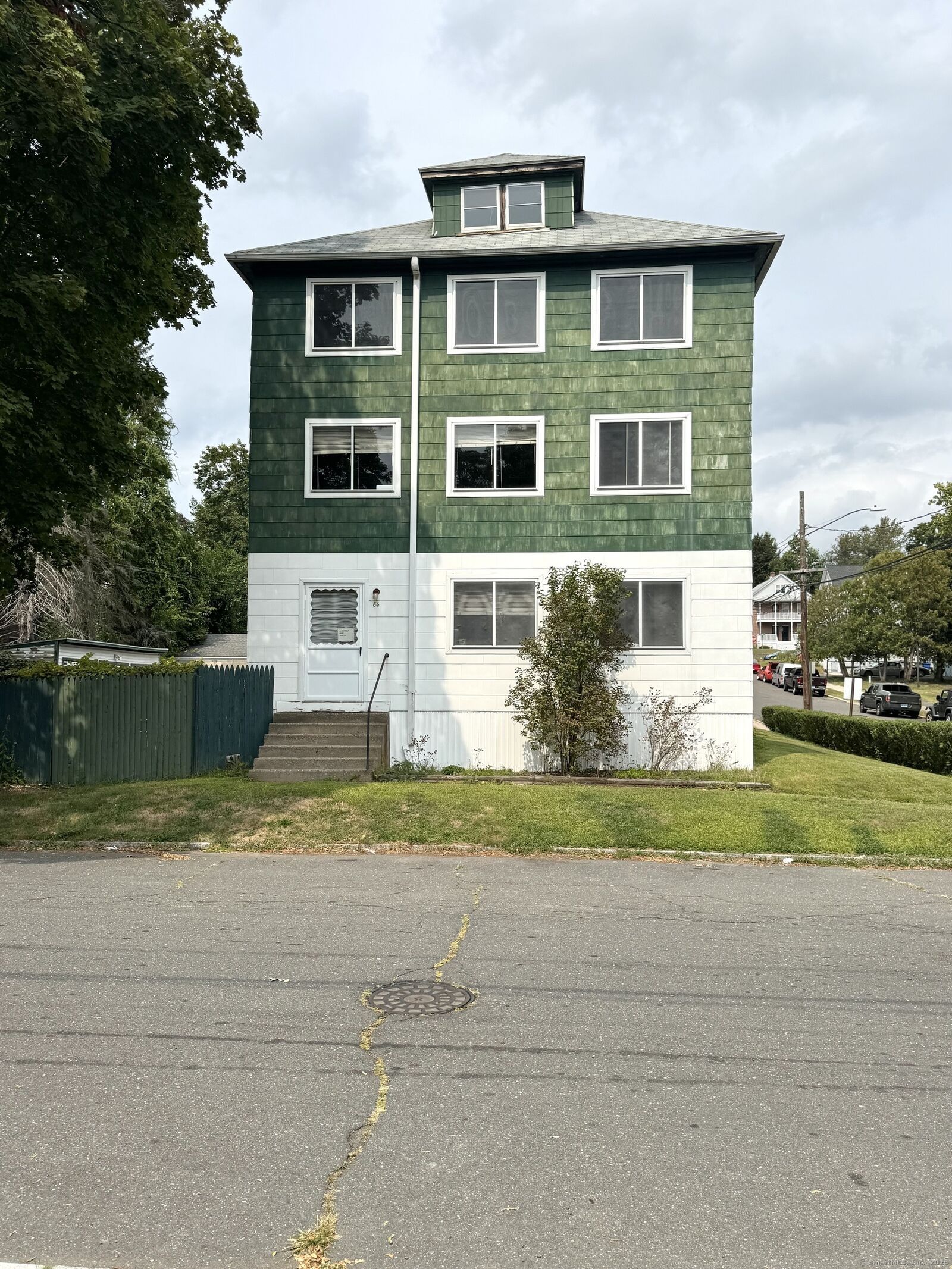 Property Photo:  84 Gaylord Street  CT 06010 