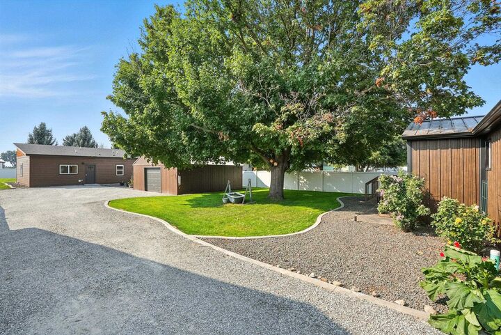 Property Photo:  5325 Vincent Rd  WA 99025 