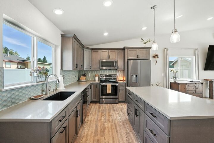 Property Photo: 5325 N Vincent Rd WA 99025