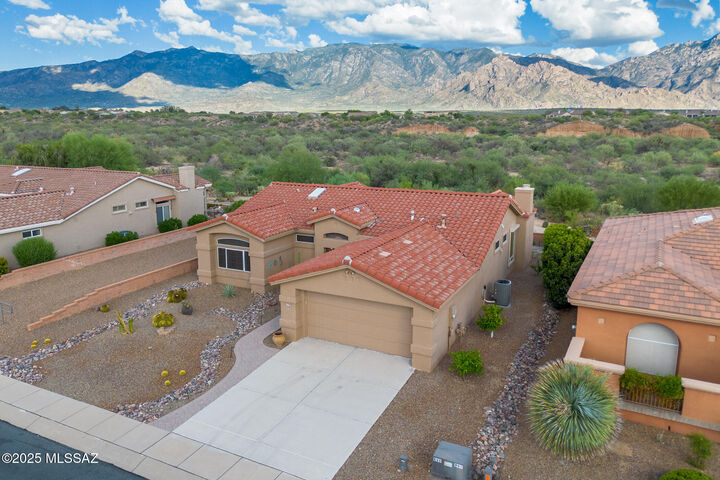 Property Photo: 13782 N Lobelia Way AZ 85755