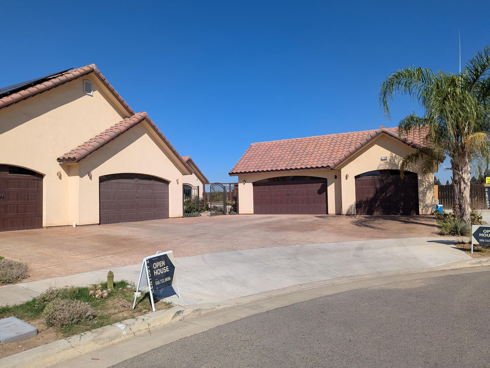 Property Photo:  1139 N Citrus Court  CA 93292 
