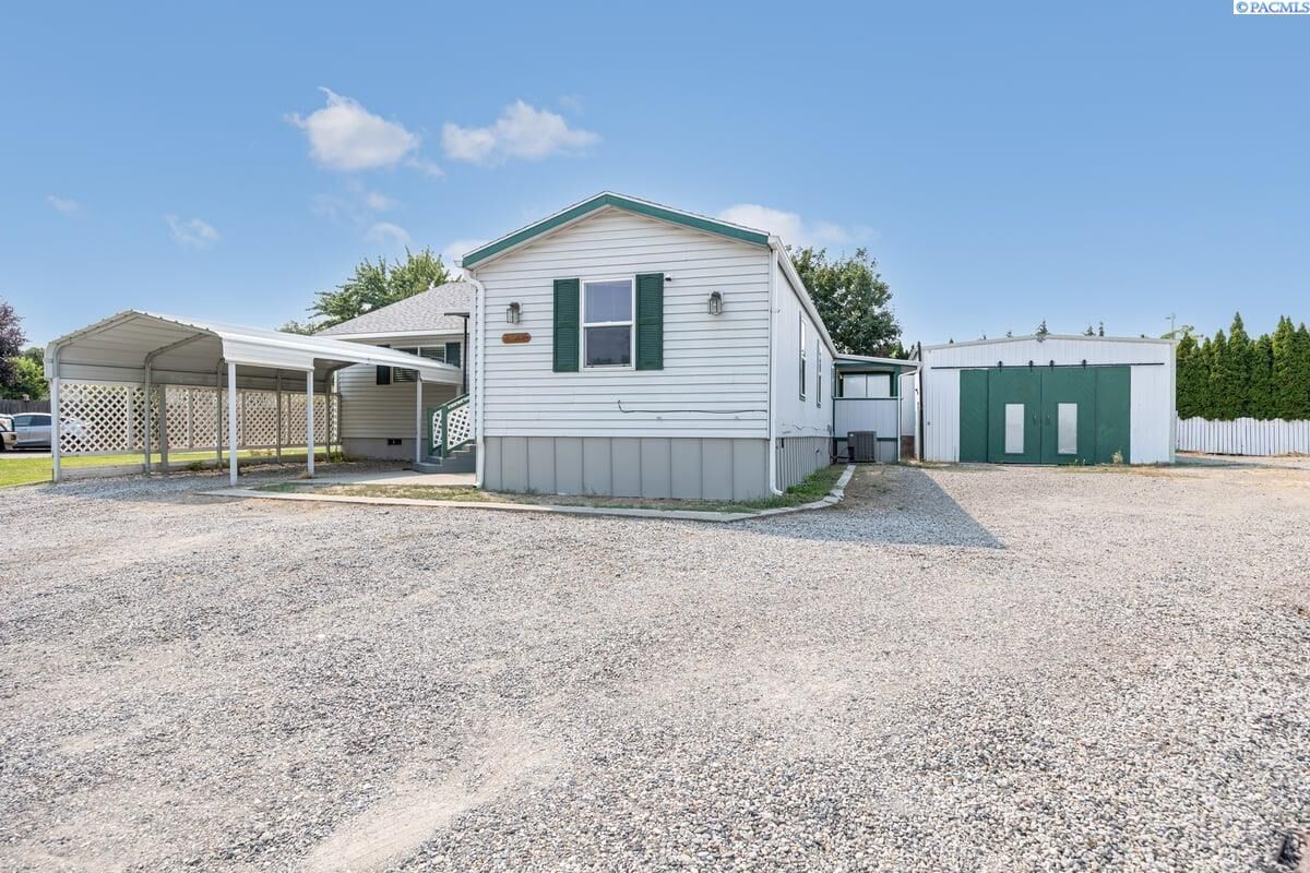 Property Photo:  1716 S Huntington Pl  WA 99337-2323 