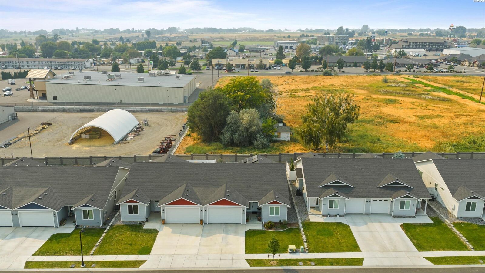 Property Photo: 216 Claret Dr WA 99350