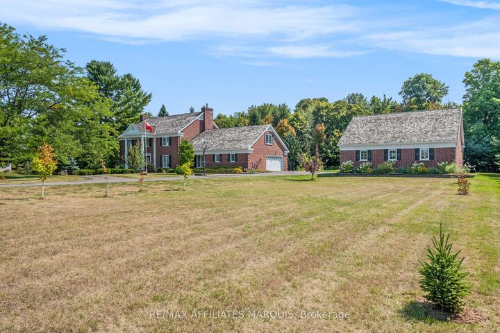 Photo de la propriété: 21 Cedar Lane ON K7A 4S5