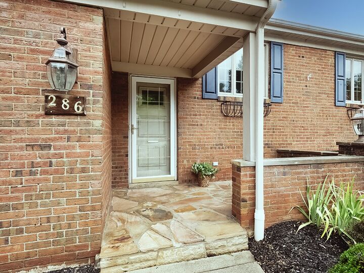 Property Photo:  286 Twin Hills Dr  PA 15216