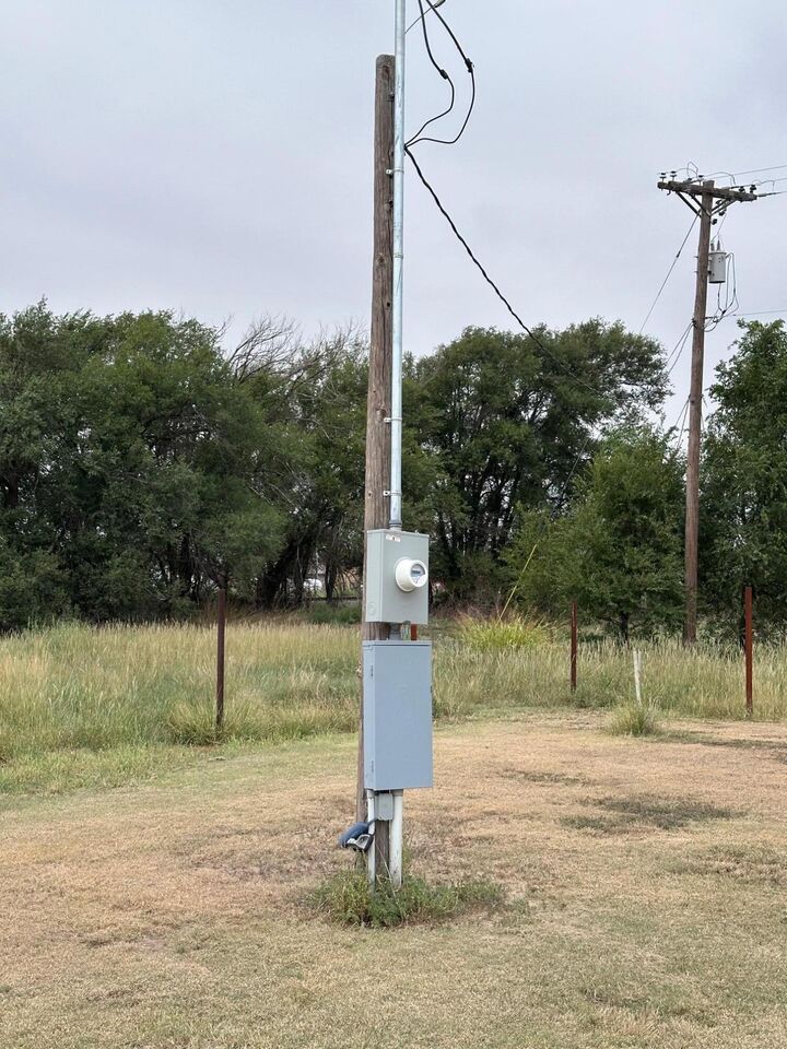 Property Photo:  302 S Tallmadge Avenue  TX 79042 