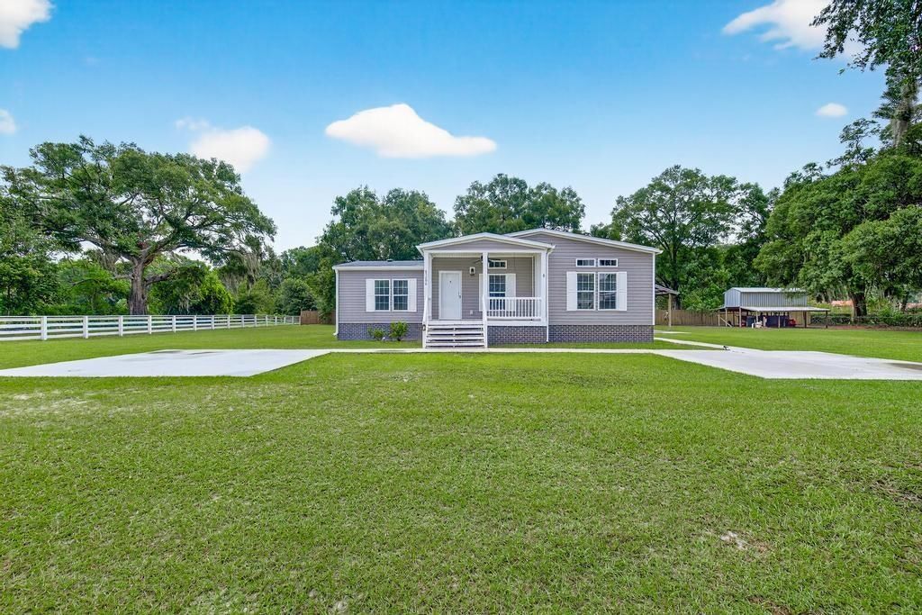 Property Photo:  85208 Airplane Lane  FL 32097 