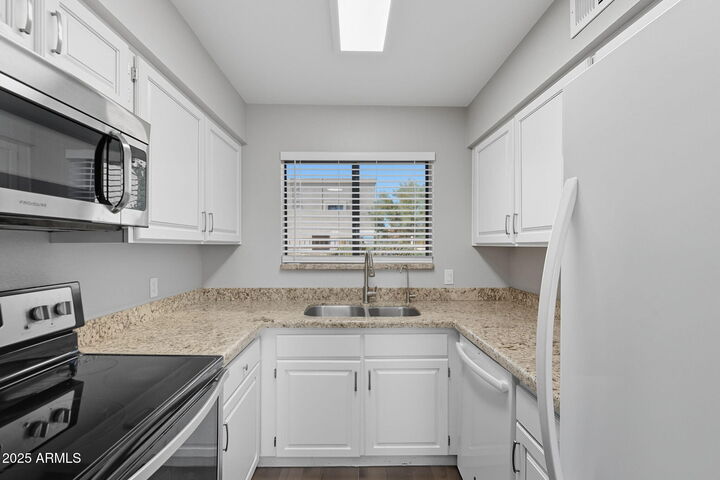 Property Photo: 16528 E Gunsight Drive 105 AZ 85268