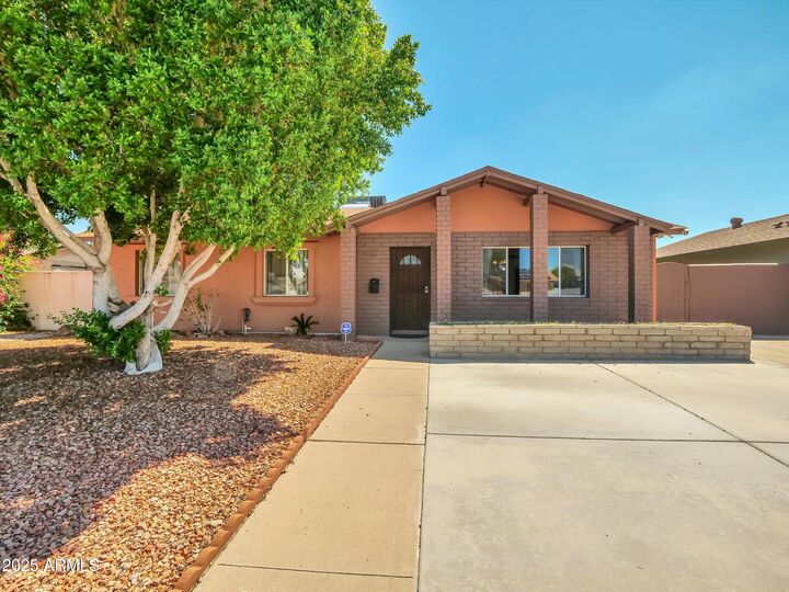 3421 W Country Gables Drive  Phoenix AZ 85053 photo